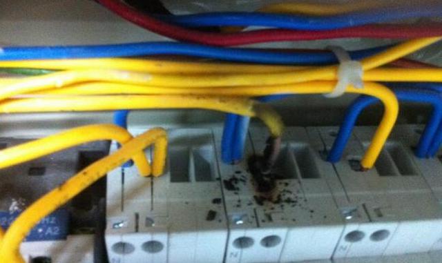 即使a 配電箱也不是一個真正的壞電工。