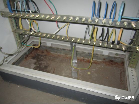 《建筑電氣工程施工質(zhì)量驗(yàn)收規(guī)范》GB50303-2015 配電箱(機(jī)柜)安裝詳細(xì)說明！