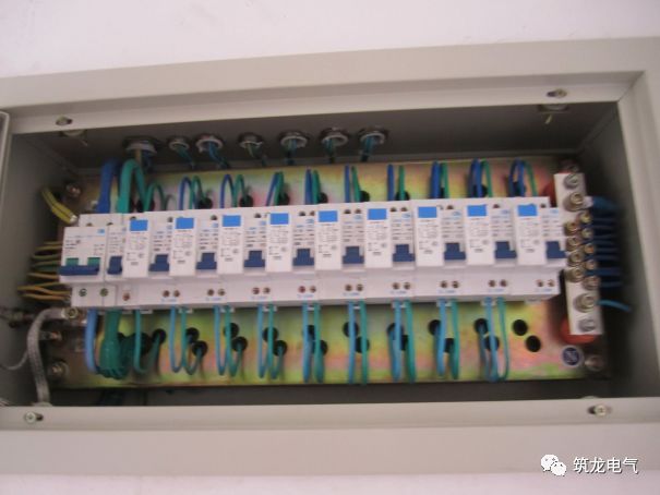 《建筑電氣工程施工質(zhì)量驗(yàn)收規(guī)范》GB50303-2015 配電箱(機(jī)柜)安裝詳細(xì)說明！