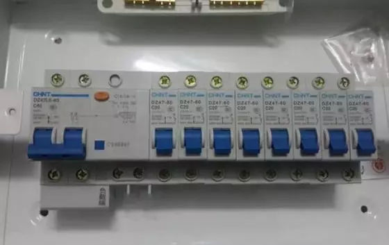 家庭配電箱分配如何合理？這種裝置確保你的家在50年內不會被絆倒。